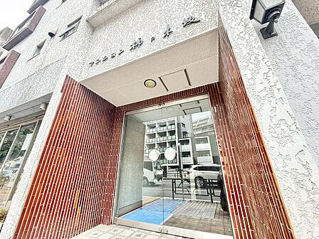 上質感漂う玄関アプローチです。