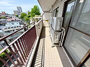朝の澄んだ空気や、夕方に吹く清々しい風を感じられるバルコニー。