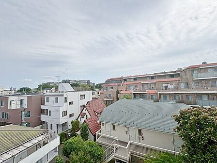 眺望や窓からの景色が良いと、家で過ごす時間も快適です。