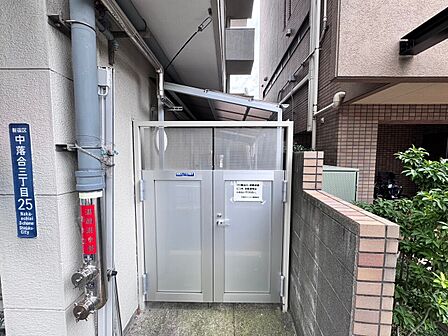 ゴミ置場。綺麗に管理されております。