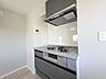 キッチン：使いやすくスタイリッシュなキッチン空間になっております。