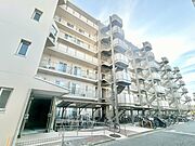 飽きのこないシンプルモダンな外観です。