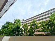 眺望や窓からの景色が良いと、家で過ごす時間も快適です。