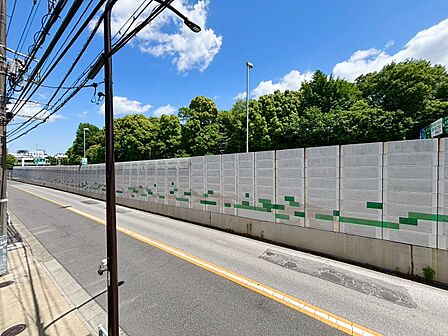 陽当たり・通風・開放感に恵まれた環境です。