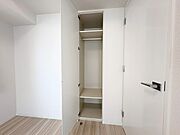 家電やスーツケース、ストック品など何でも片付く嬉しい空間です。