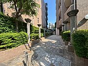 上質感漂う玄関アプローチです。