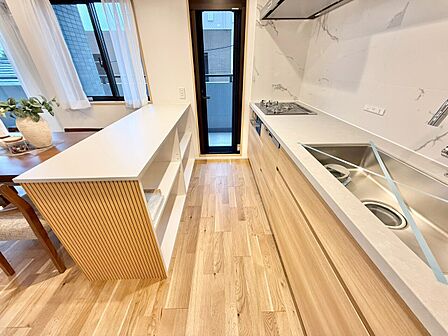 使いやすくスタイリッシュなキッチン空間になっております。