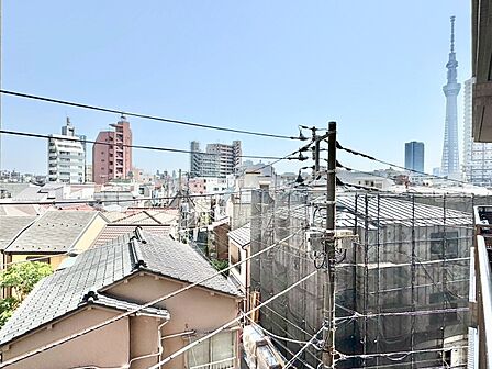 陽当たり・通風・開放感に恵まれた環境です。