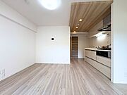 落ち着いた雰囲気に包まれて、伸びやかな空間。