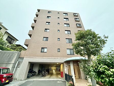飽きのこないシンプルモダンな外観です。