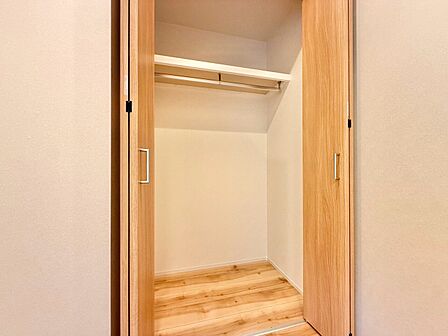 家電やスーツケース、ストック品など何でも片付く嬉しい空間です。