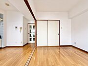 シンプルな内装と偏り過ぎないデザインで統一しました。