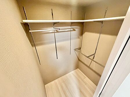 収納スペースが付いていて、お部屋を広く使っていただけます。