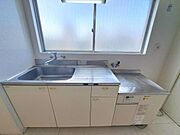使いやすくスタイリッシュなキッチン空間になっております。