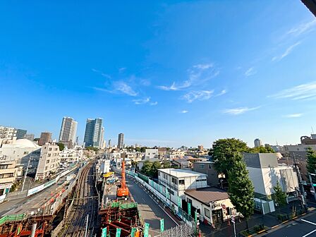 陽当たり・通風・開放感に恵まれた環境です。