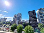 眺望や窓からの景色が良いと、家で過ごす時間も快適です。