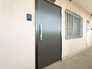清潔感のある落ち着いた雰囲気の玄関です。