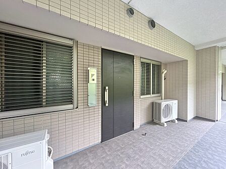 清潔感のある落ち着いた雰囲気の玄関です。