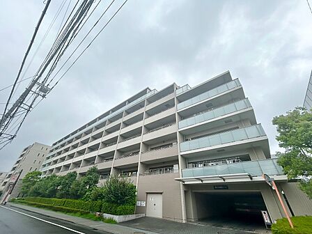 飽きのこないシンプルモダンな外観です。