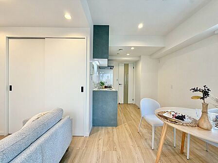 シンプルな内装と偏り過ぎないデザインで統一しました。
