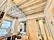 落ち着いた雰囲気に包まれて、伸びやかな空間。