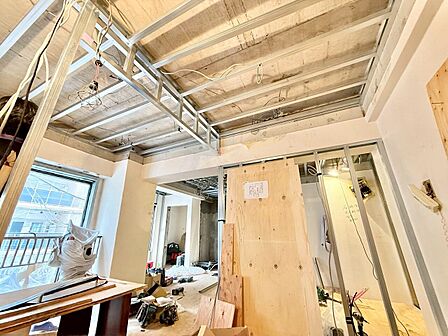 落ち着いた雰囲気に包まれて、伸びやかな空間。