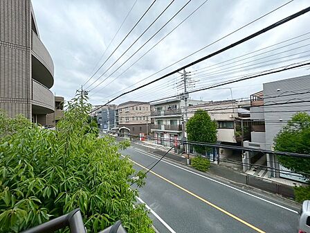 陽当たり・通風・開放感に恵まれた環境です。