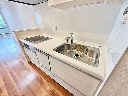 使いやすくスタイリッシュなキッチン空間になっております。