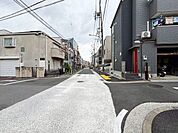 街に溶けこみ美しい景観を生み出しています。
