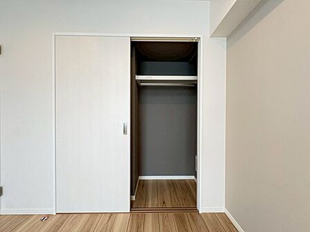 家電やスーツケース、ストック品など何でも片付く嬉しい空間です。