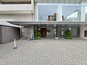 上質感漂う玄関アプローチです。