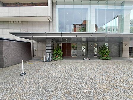 上質感漂う玄関アプローチです。