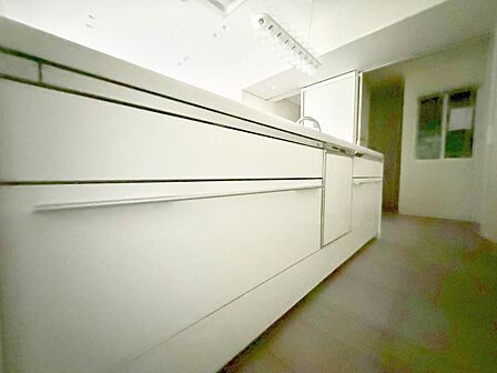開放感のあるキッチンスペース。調理をしながら、会話も弾みそうですね。