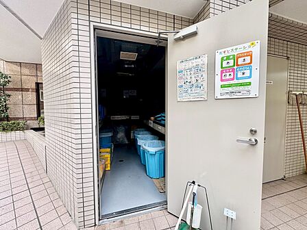 ゴミ置場。綺麗に管理されております。