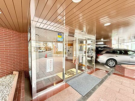 上質感漂う玄関アプローチです。