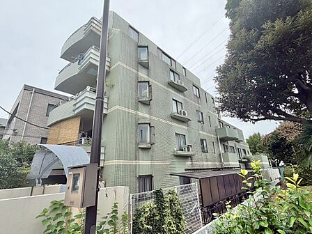 飽きのこないシンプルモダンな外観です。