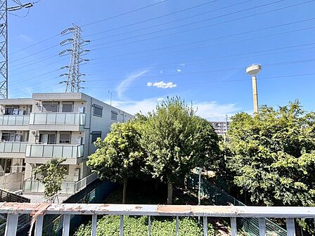 陽当たり・通風・開放感に恵まれた環境です。