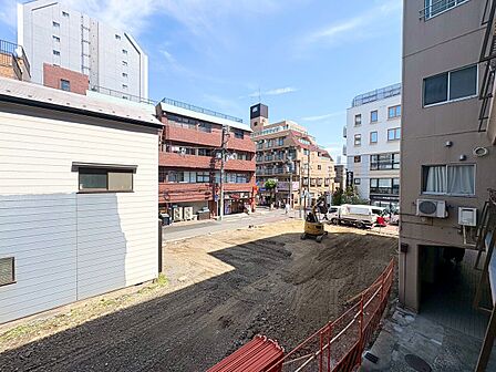 陽当たり・通風・開放感に恵まれた環境です。