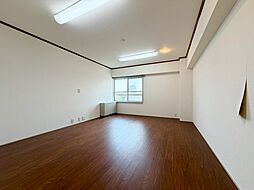 清かで艶やかな時間をもたらしてくれる室内です。