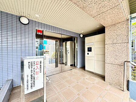 上質感漂う玄関アプローチです。