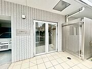 上質感漂う玄関アプローチです。