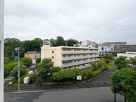 眺望や窓からの景色が良いと、家で過ごす時間も快適です。