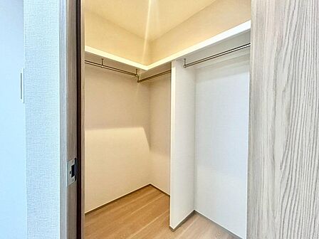収納スペースが付いていて、お部屋を広く使っていただけます。