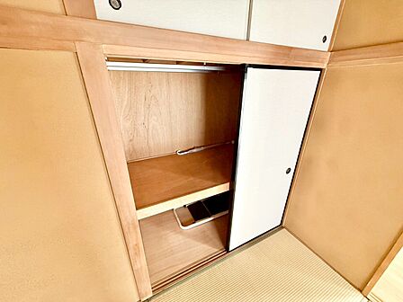 家電やスーツケース、ストック品など何でも片付く嬉しい空間です。