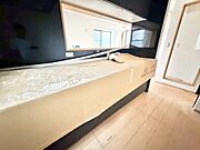 使いやすくスタイリッシュなキッチン空間になっております。