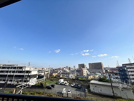 陽当たり・通風・開放感に恵まれた環境です。