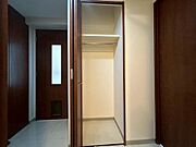 家電やスーツケース、ストック品など何でも片付く嬉しい空間です。