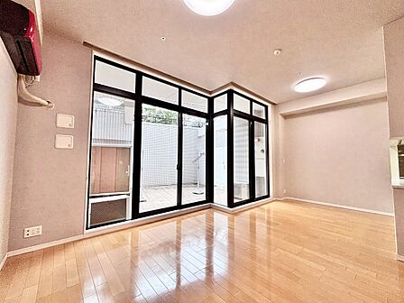 落ち着いた雰囲気に包まれて、伸びやかな空間。