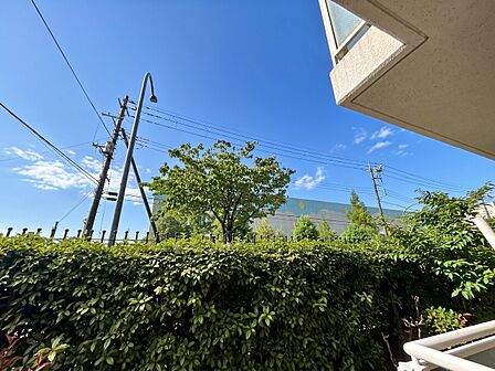 陽当たり・通風・開放感に恵まれた環境です。