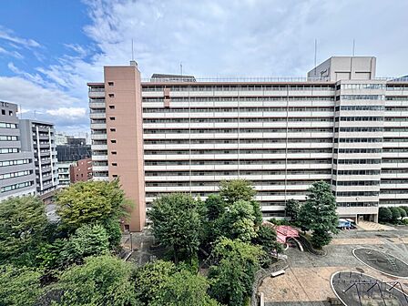 陽当たり・通風・開放感に恵まれた環境です。